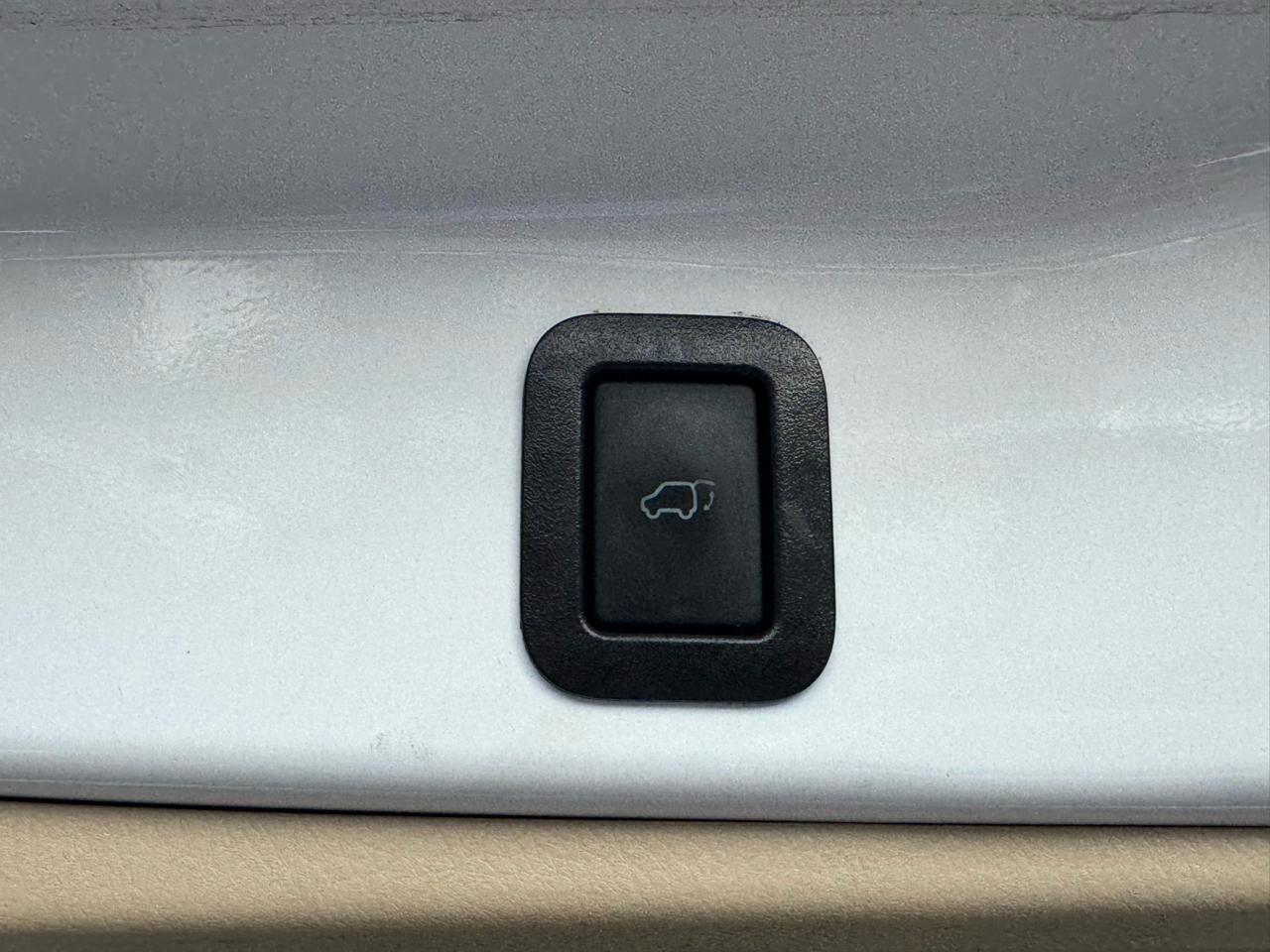 Toyota Highlander Hybrid Limited V6 AWD (Natl) 2019