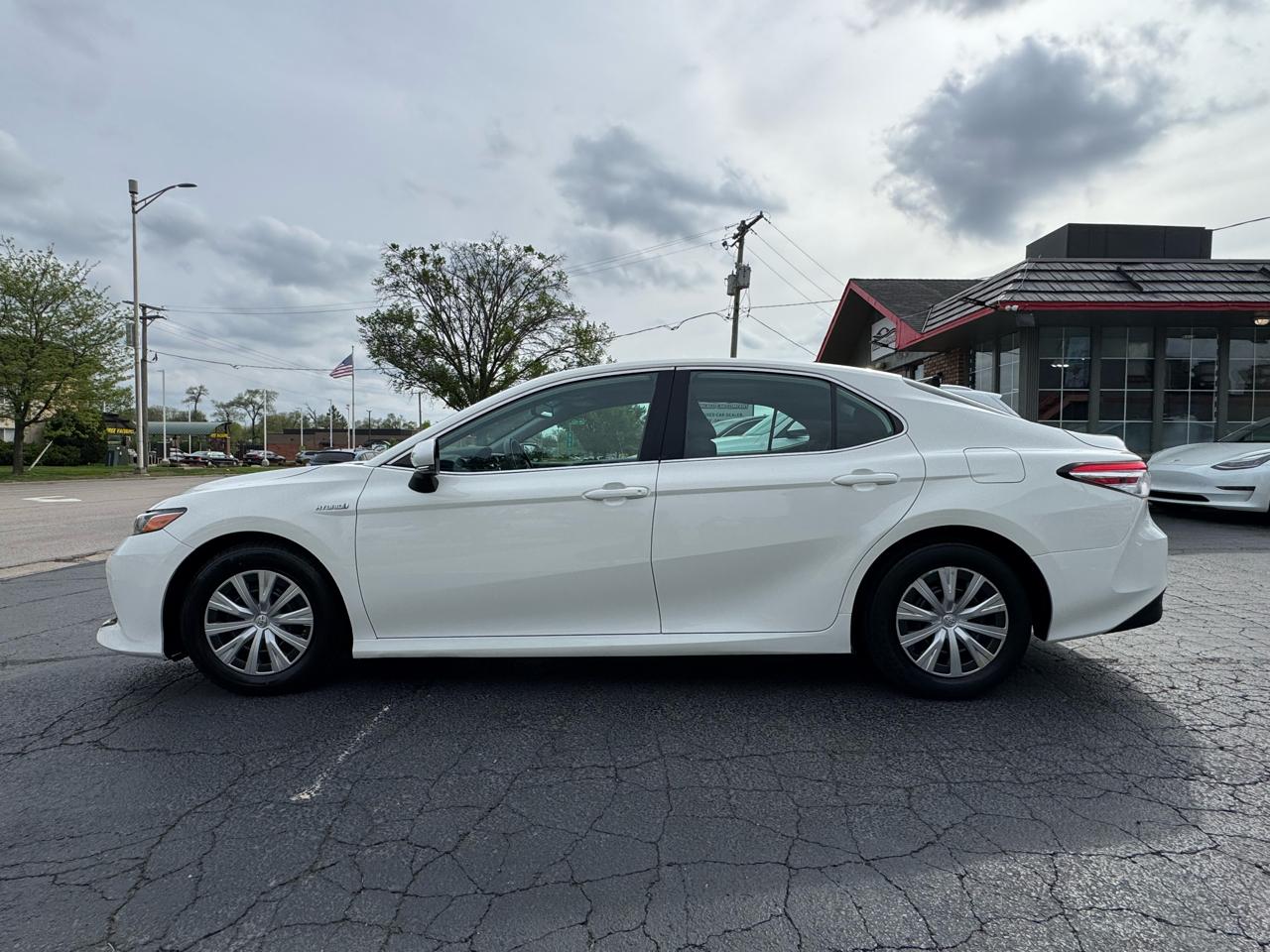 Toyota Camry Hybrid LE CVT (Natl) 2020