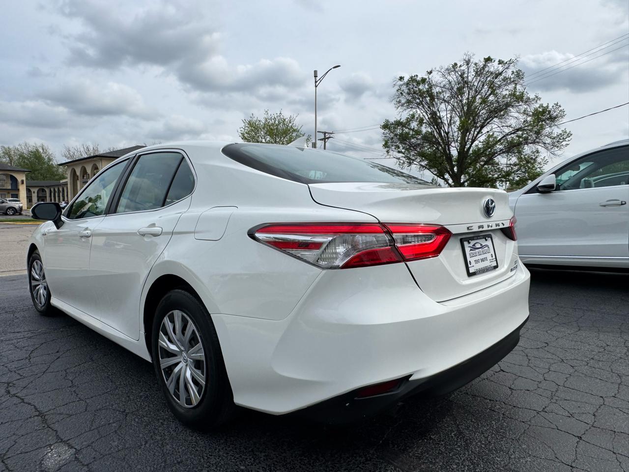 Toyota Camry Hybrid LE CVT (Natl) 2020