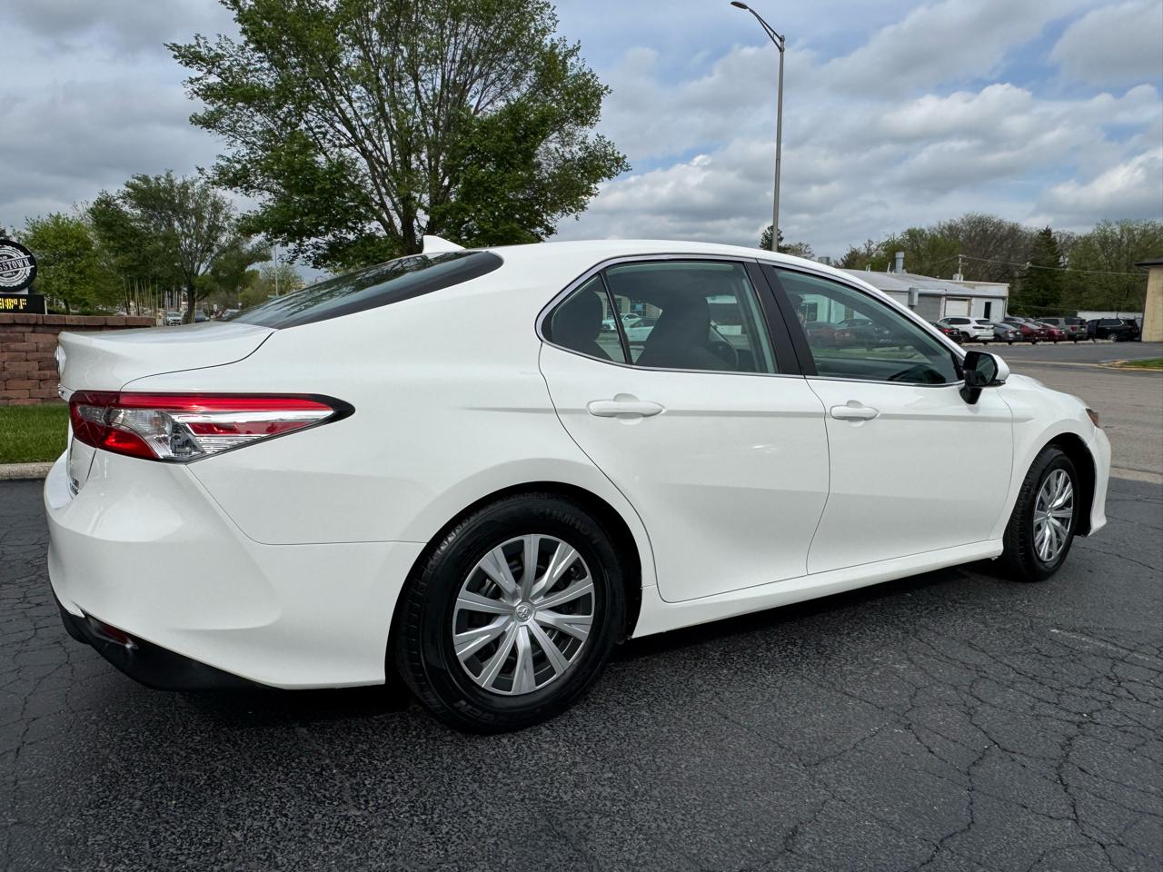 Toyota Camry Hybrid LE CVT (Natl) 2020