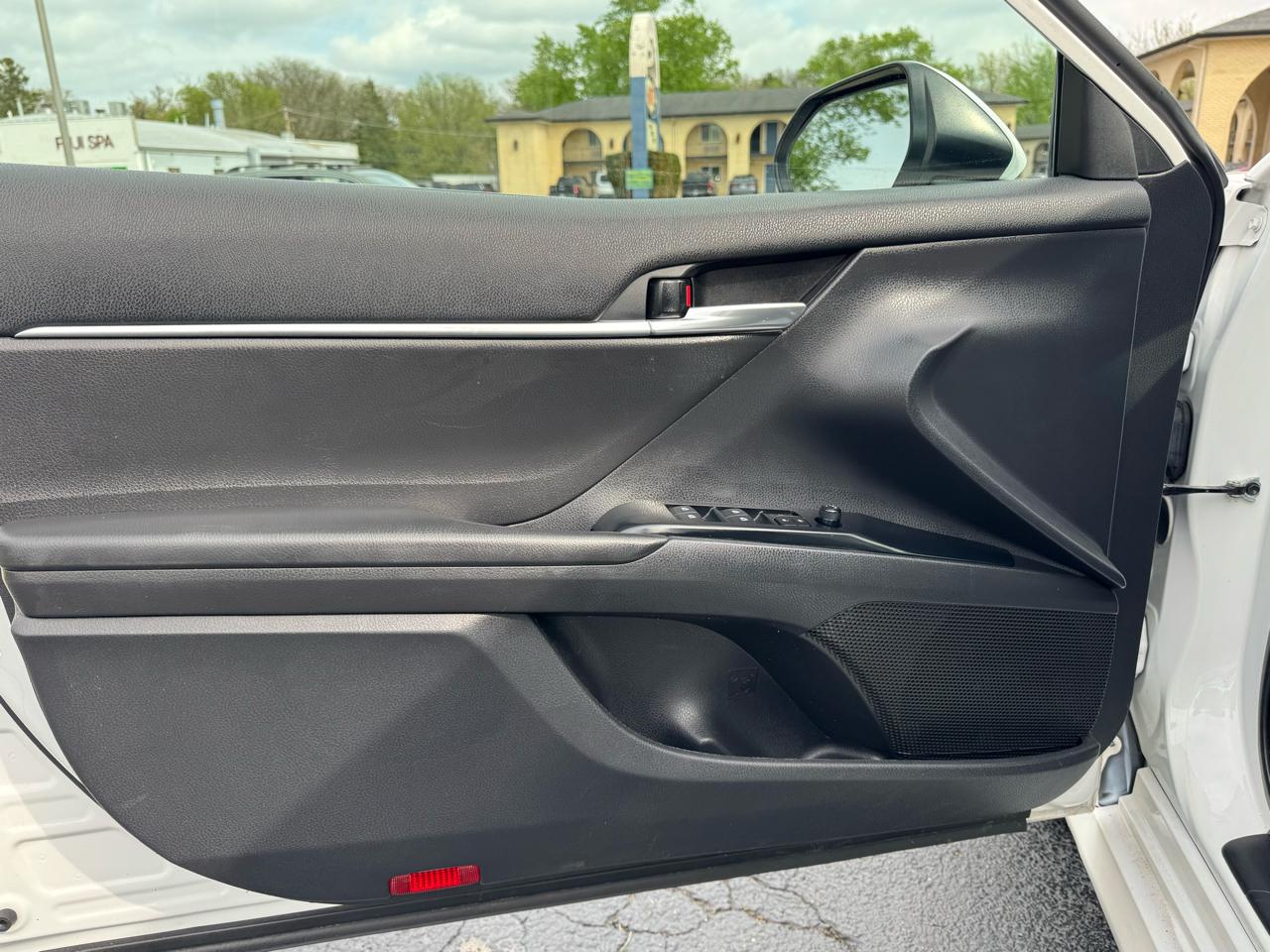 Toyota Camry Hybrid LE CVT (Natl) 2020