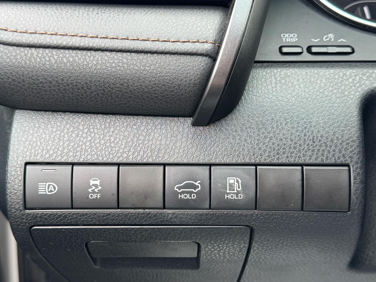 Toyota Camry Hybrid LE CVT (Natl) 2020