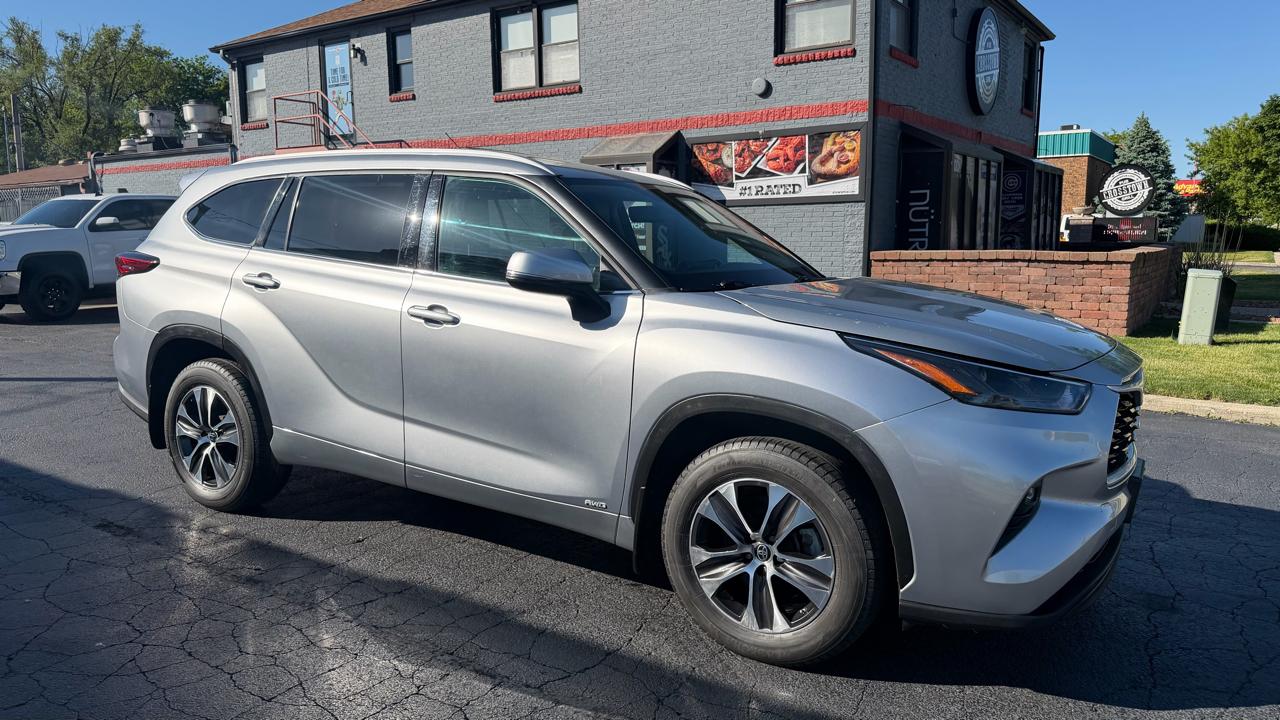 Toyota Highlander Hybrid XLE AWD (Natl) 2022