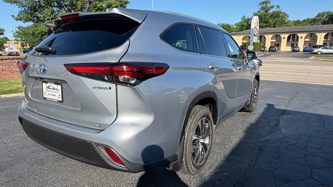 Toyota Highlander Hybrid XLE AWD (Natl) 2022