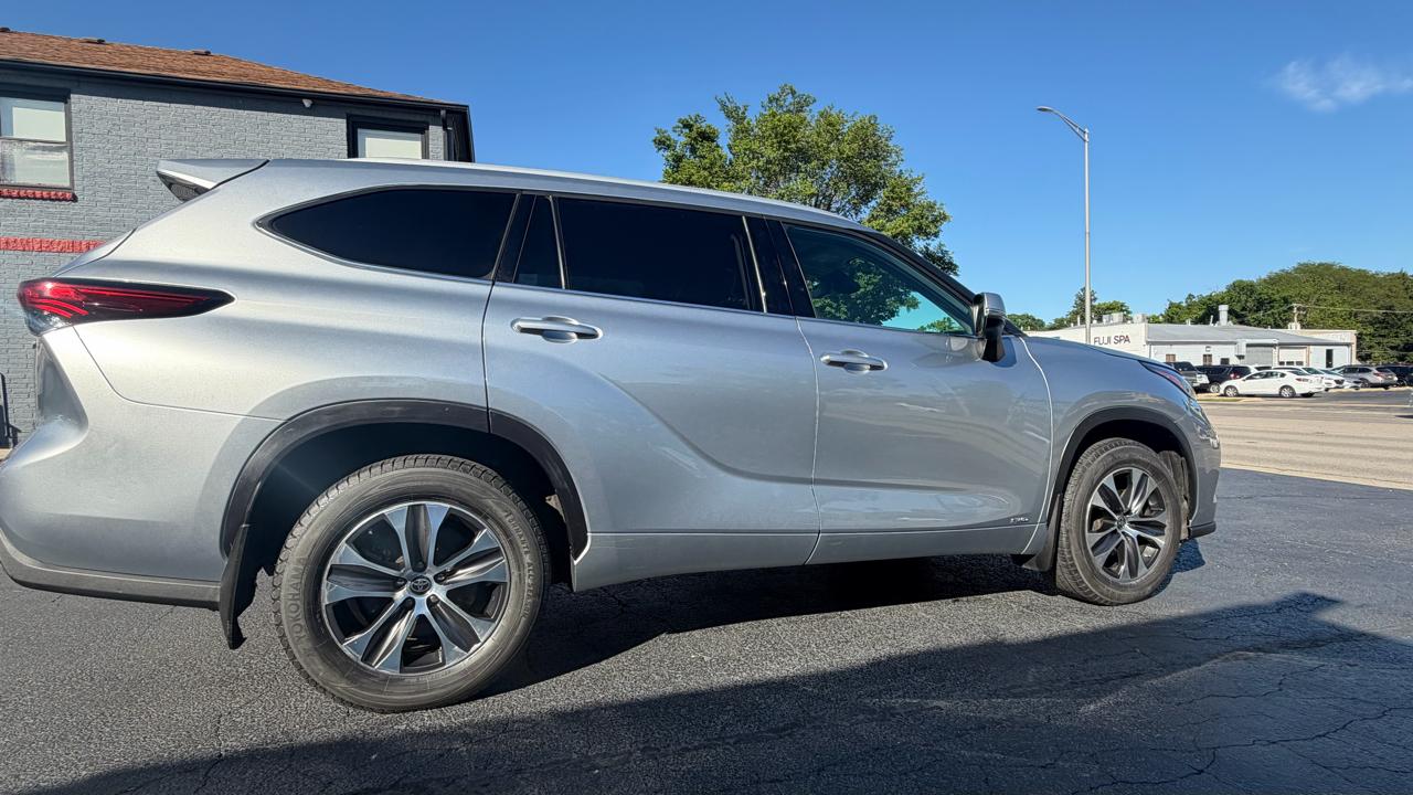 Toyota Highlander Hybrid XLE AWD (Natl) 2022