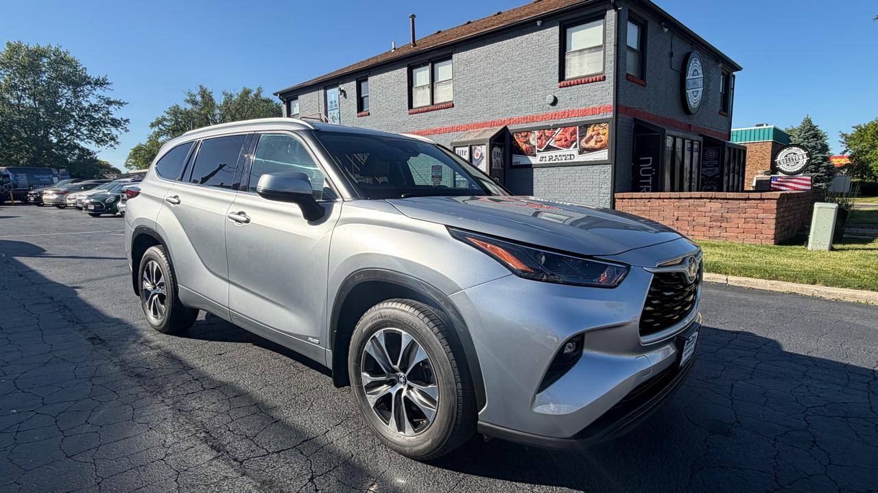 Toyota Highlander Hybrid XLE AWD (Natl) 2022
