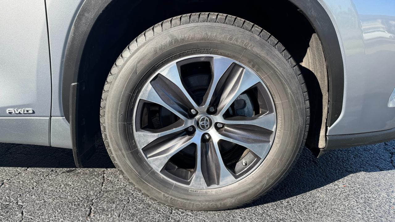 Toyota Highlander Hybrid XLE AWD (Natl) 2022