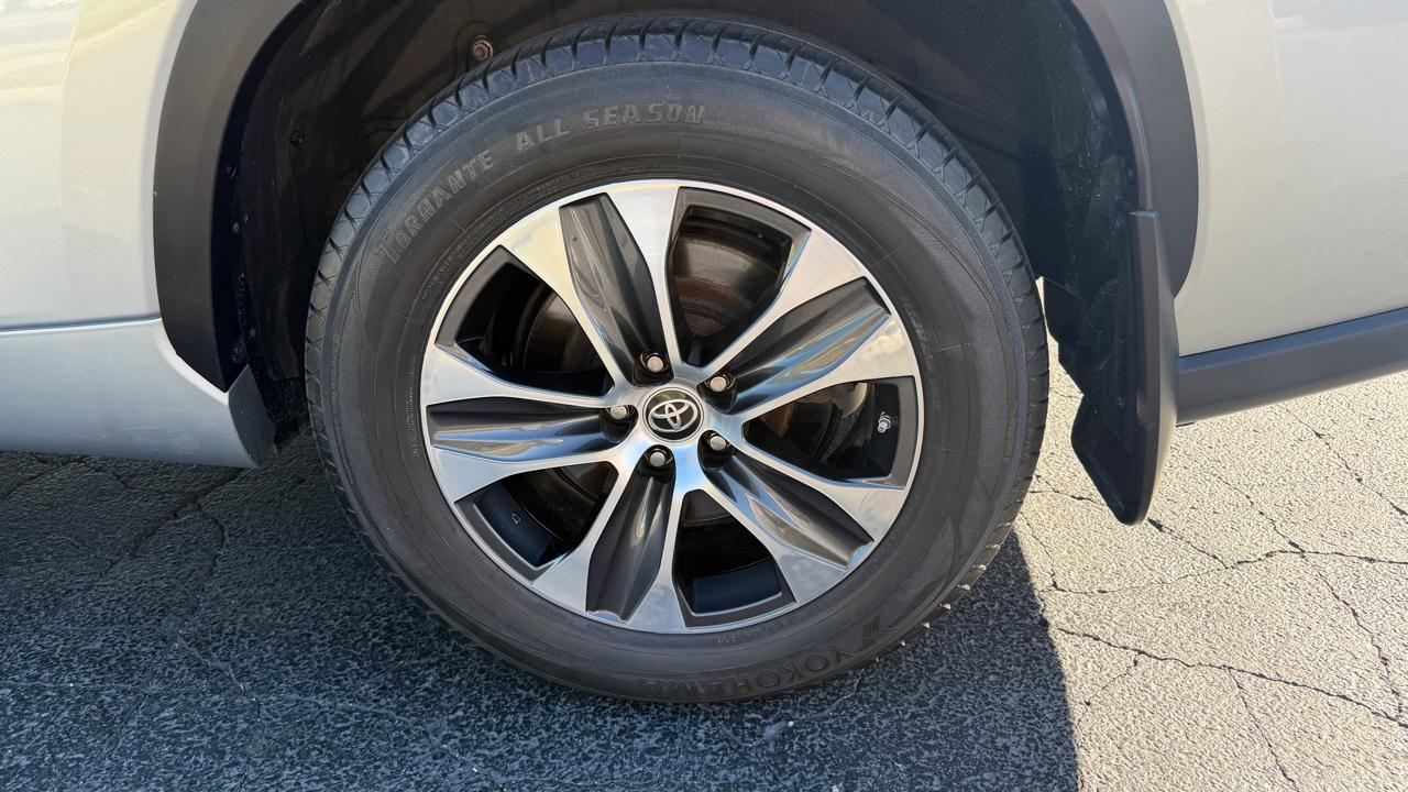Toyota Highlander Hybrid XLE AWD (Natl) 2022