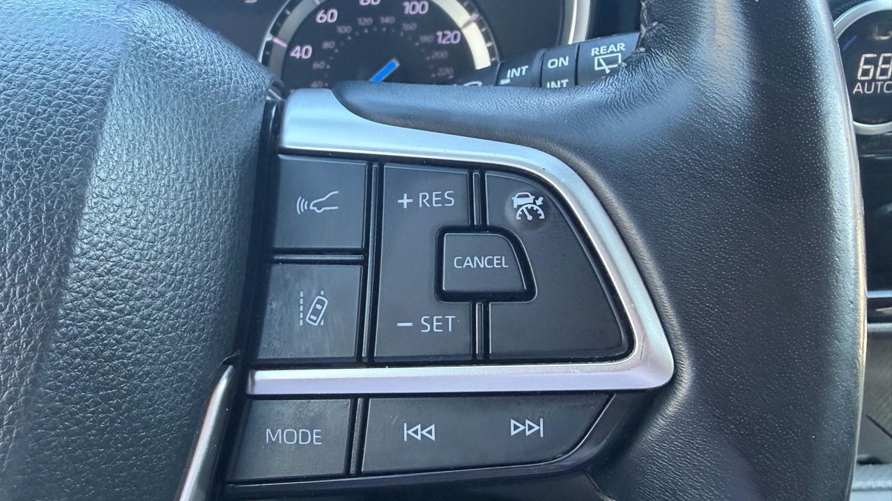 Toyota Highlander Hybrid XLE AWD (Natl) 2022