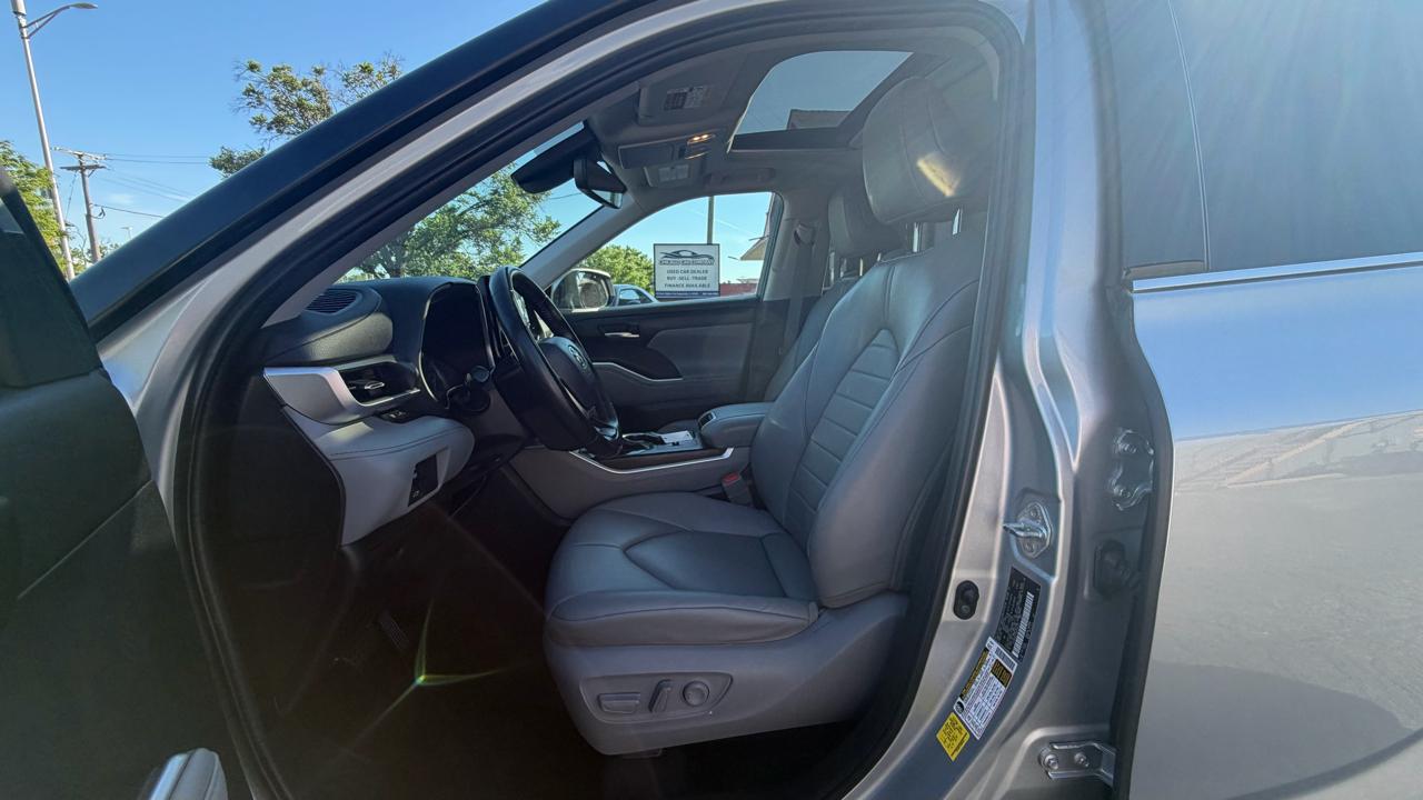Toyota Highlander Hybrid XLE AWD (Natl) 2022