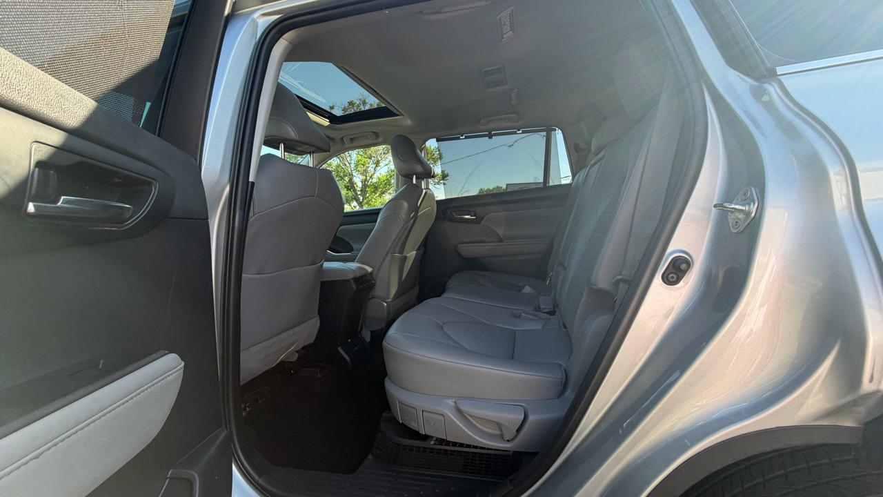 Toyota Highlander Hybrid XLE AWD (Natl) 2022