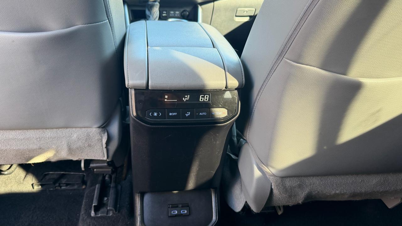 Toyota Highlander Hybrid XLE AWD (Natl) 2022
