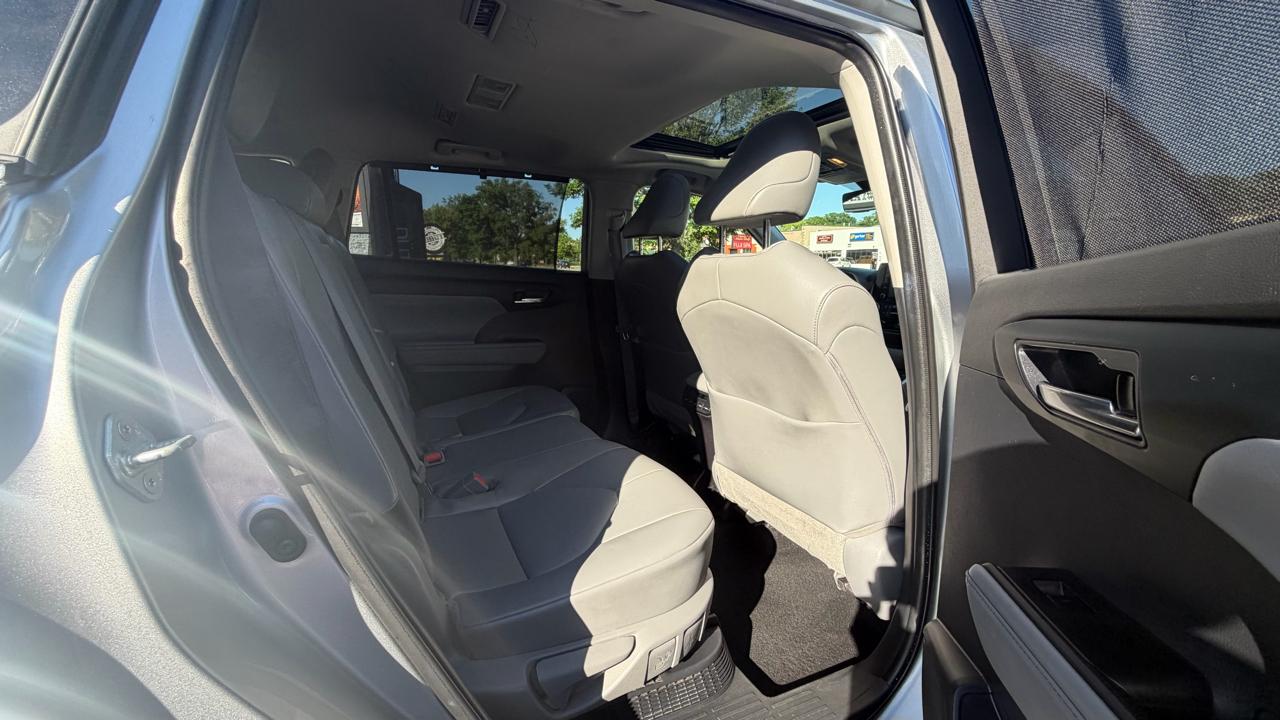 Toyota Highlander Hybrid XLE AWD (Natl) 2022