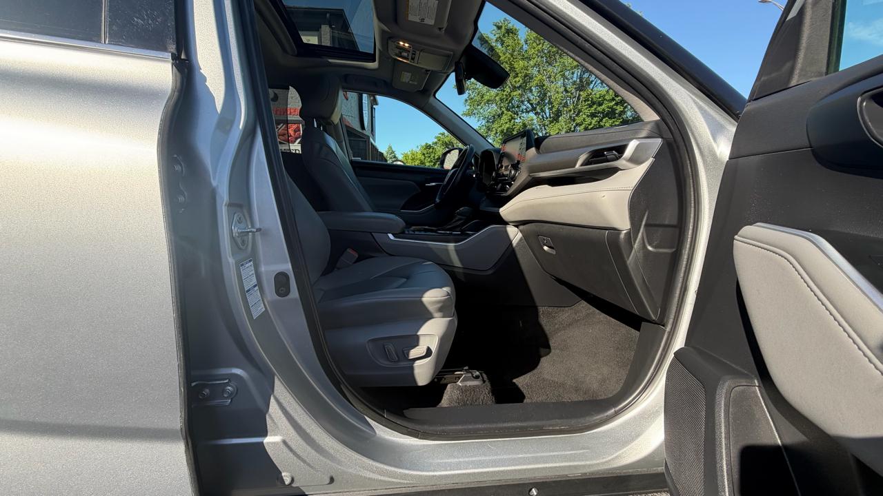 Toyota Highlander Hybrid XLE AWD (Natl) 2022
