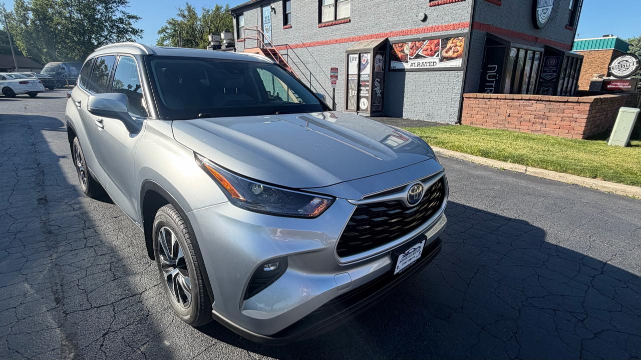 Toyota Highlander Hybrid XLE AWD (Natl) 2022