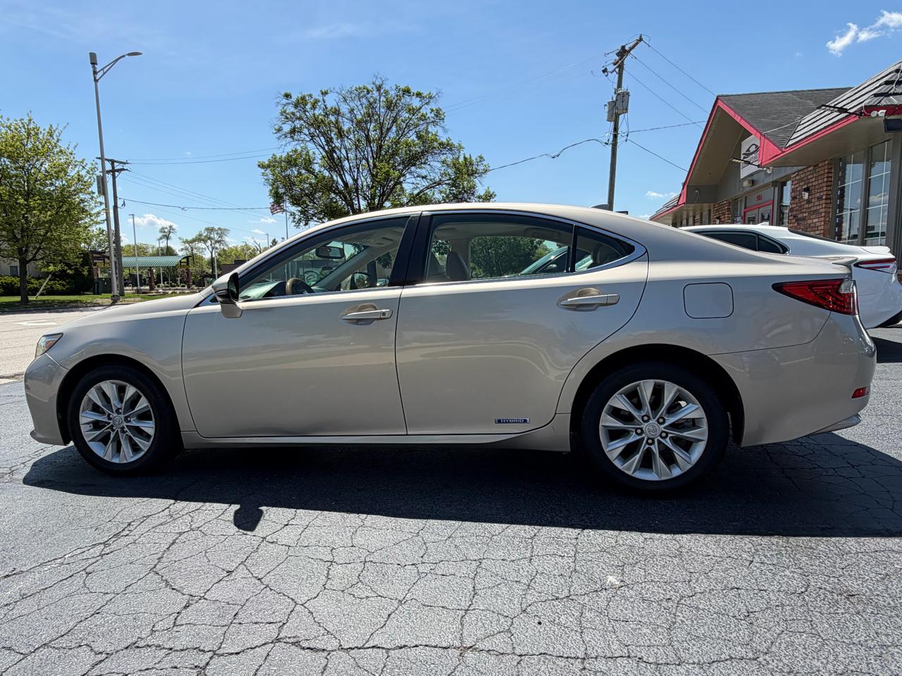 Lexus ES 300h 4dr Sdn Hybrid 2015