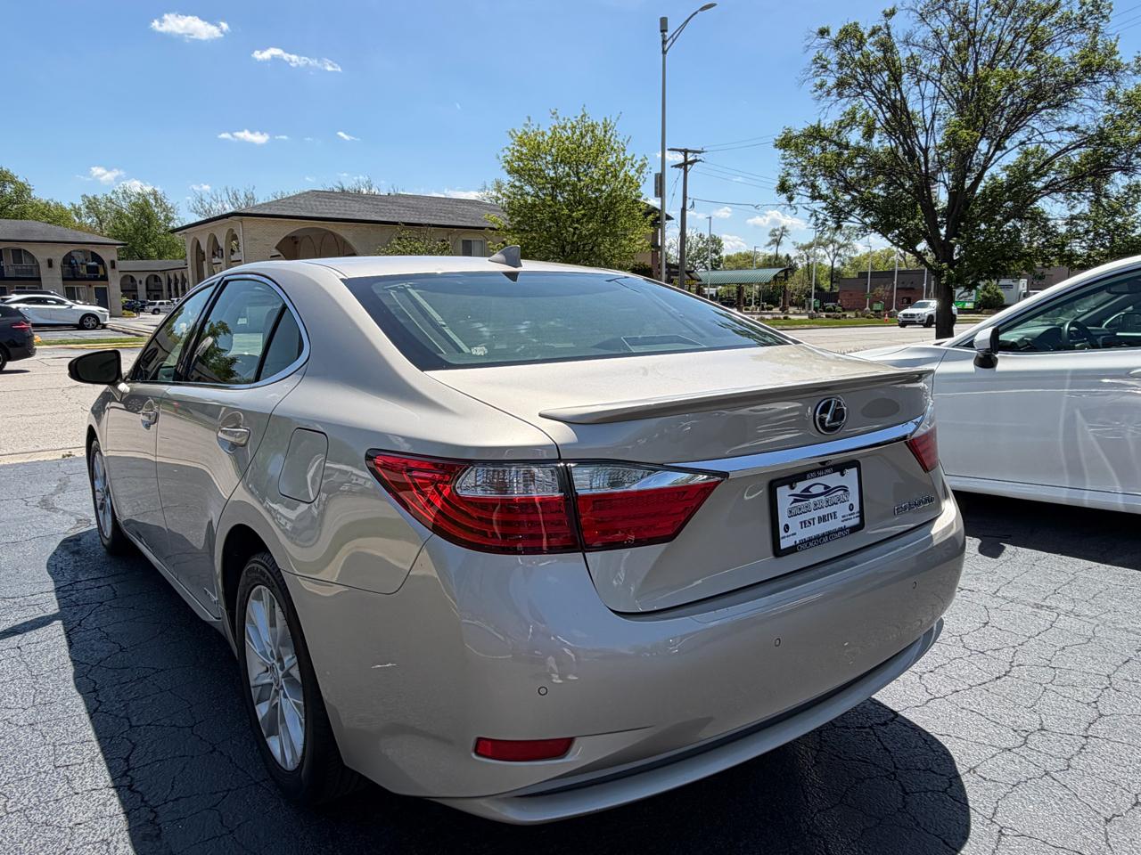 Lexus ES 300h 4dr Sdn Hybrid 2015