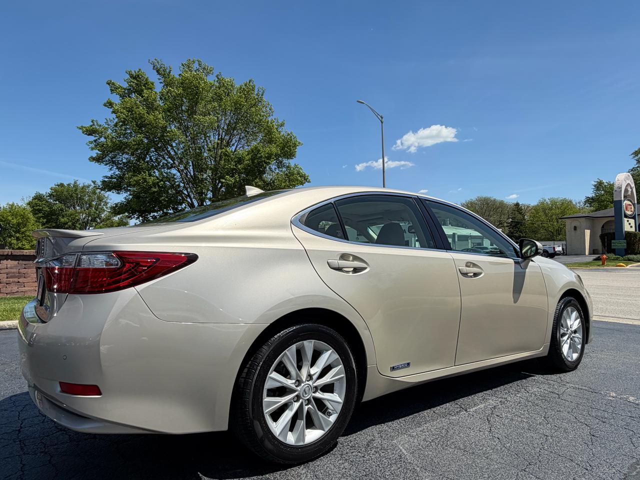 Lexus ES 300h 4dr Sdn Hybrid 2015