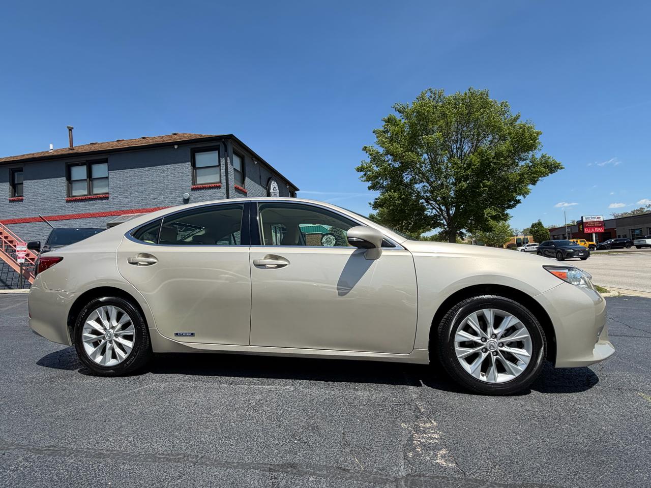 Lexus ES 300h 4dr Sdn Hybrid 2015