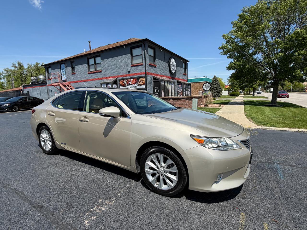 Lexus ES 300h 4dr Sdn Hybrid 2015