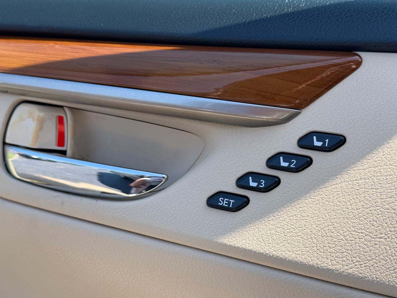 Lexus ES 300h 4dr Sdn Hybrid 2015