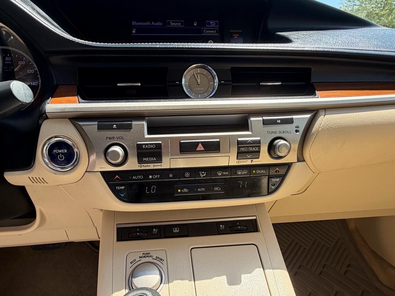 Lexus ES 300h 4dr Sdn Hybrid 2015