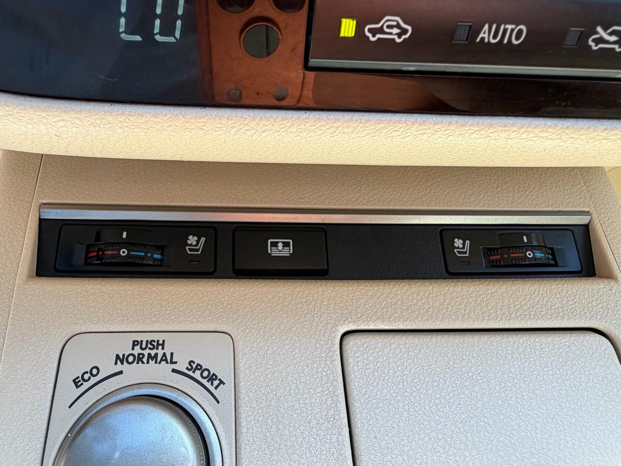 Lexus ES 300h 4dr Sdn Hybrid 2015