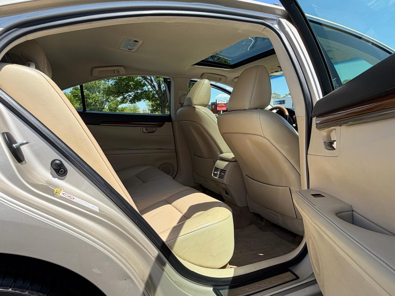 Lexus ES 300h 4dr Sdn Hybrid 2015