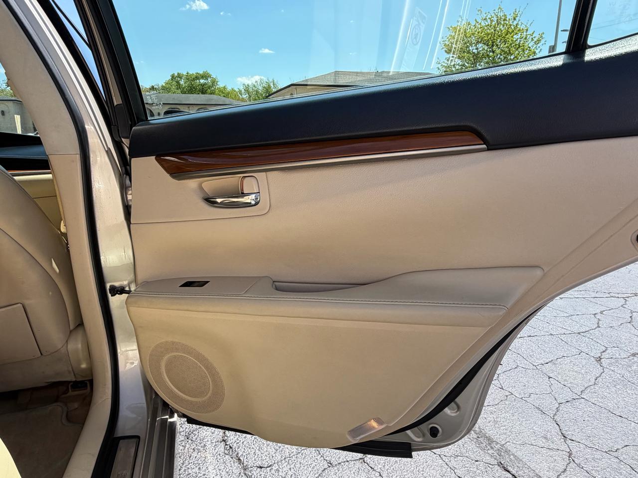 Lexus ES 300h 4dr Sdn Hybrid 2015