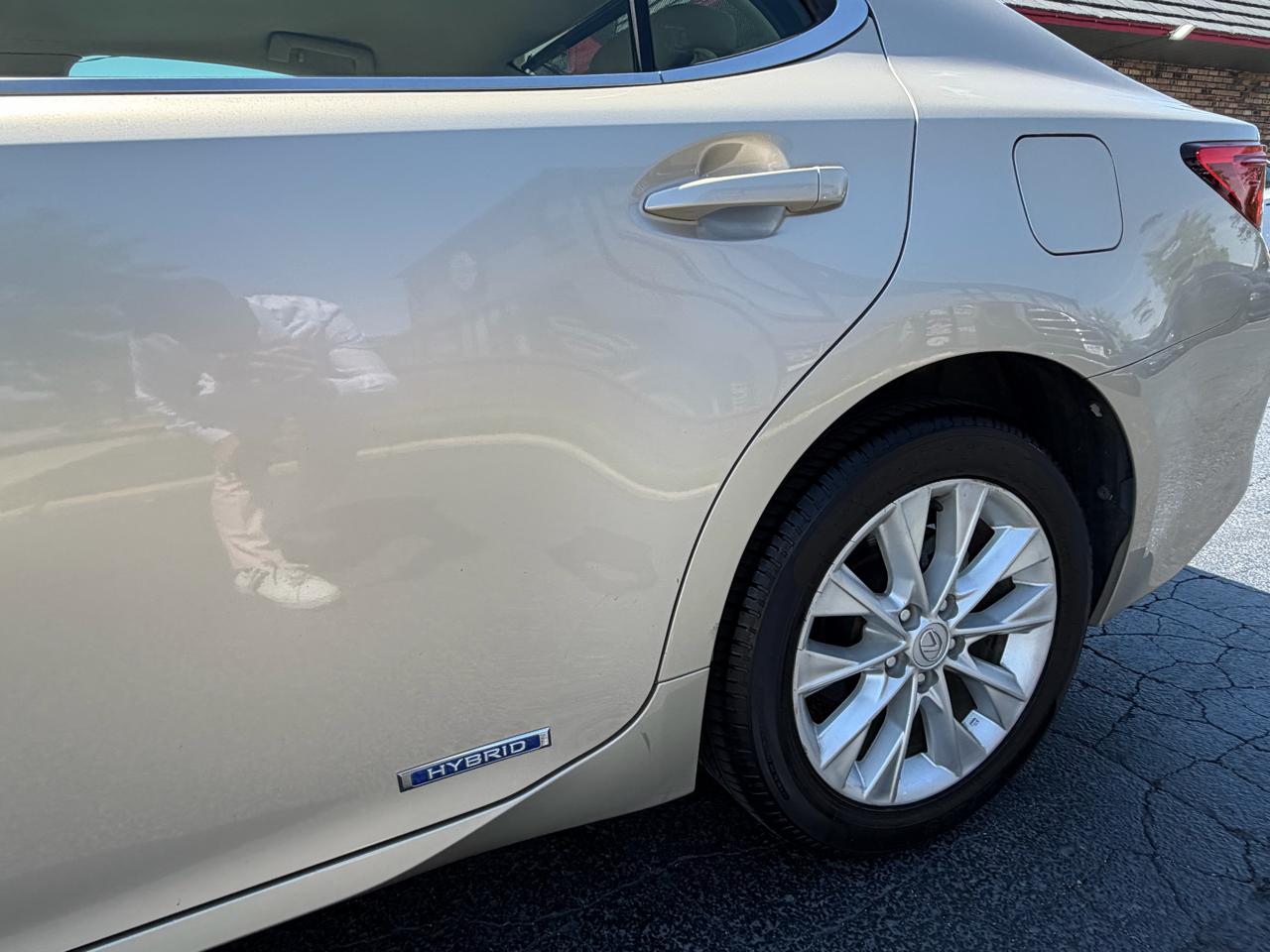 Lexus ES 300h 4dr Sdn Hybrid 2015
