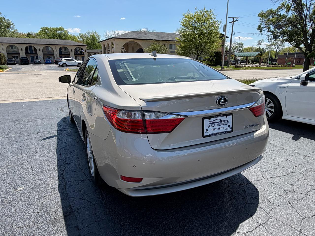Lexus ES 300h 4dr Sdn Hybrid 2015
