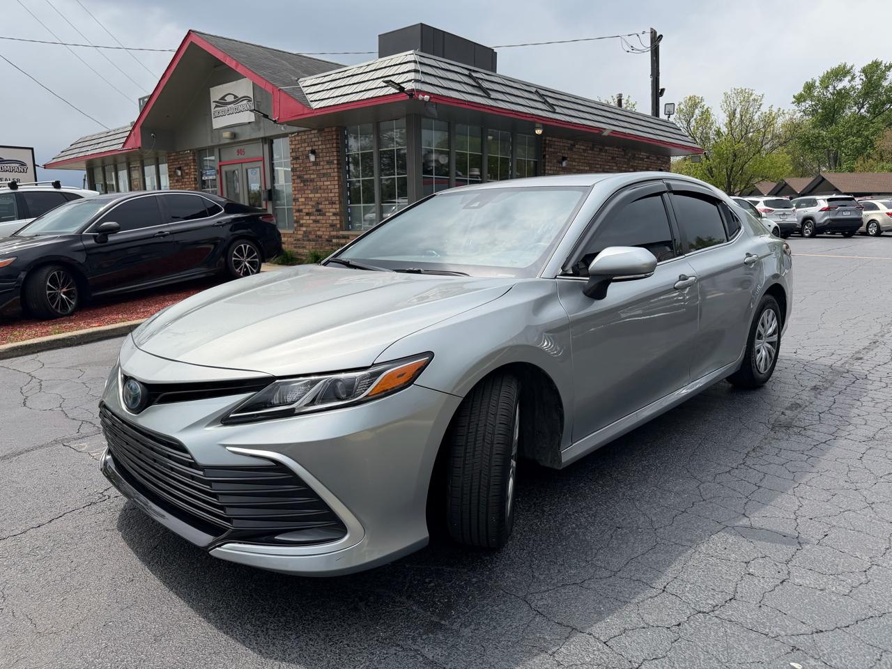 Toyota Camry Hybrid LE CVT (Natl) 2021