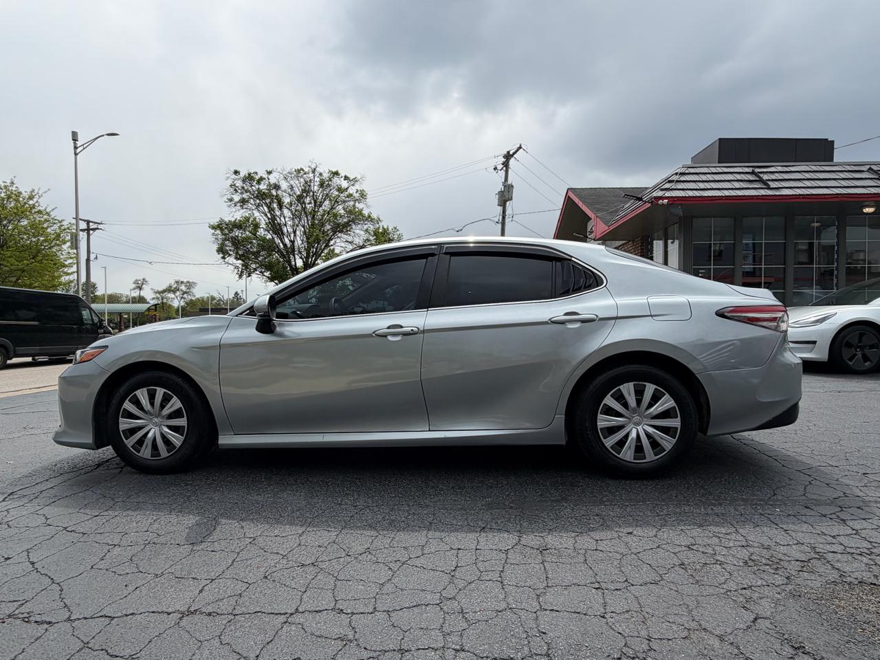 Toyota Camry Hybrid LE CVT (Natl) 2021