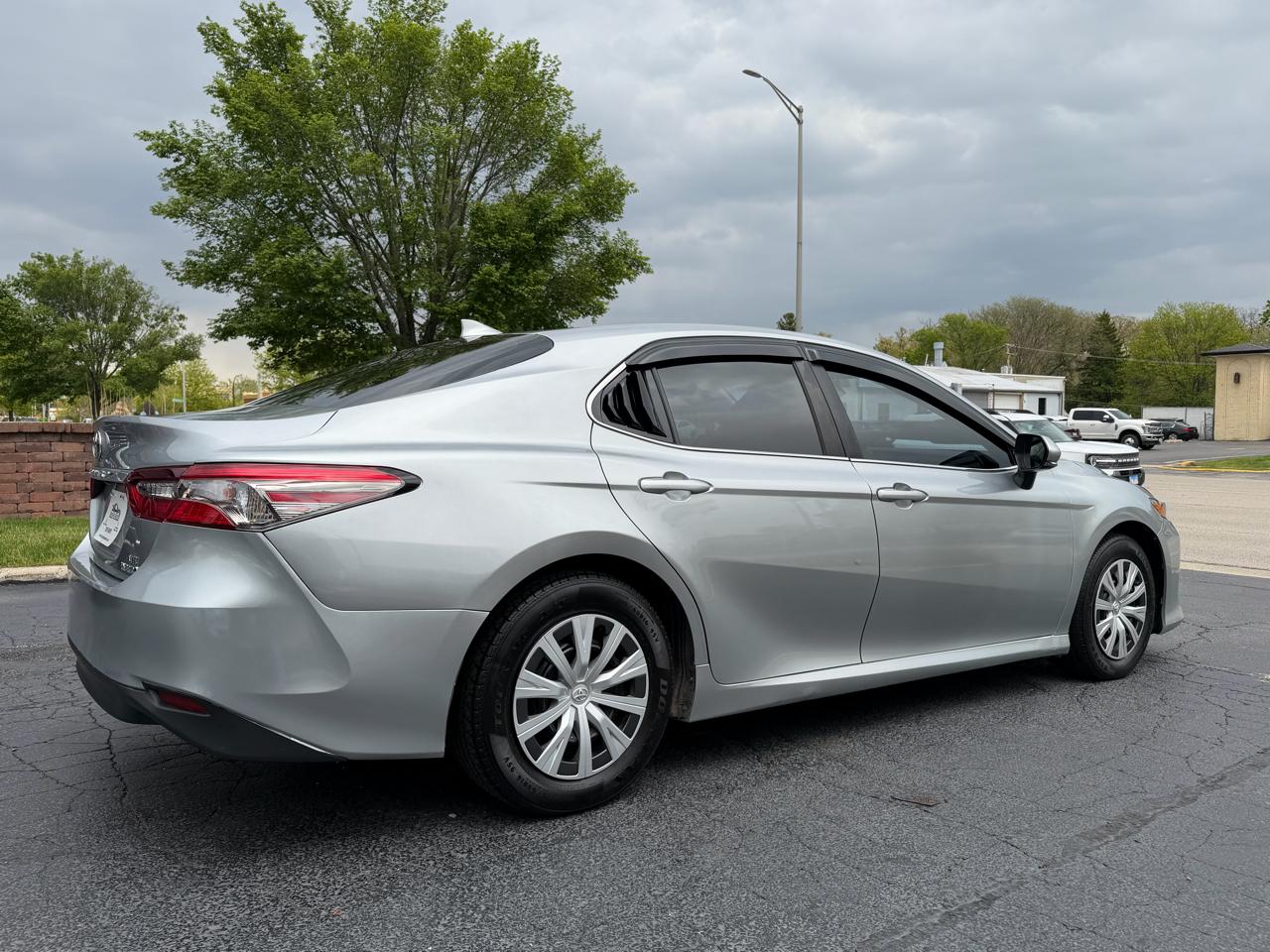 Toyota Camry Hybrid LE CVT (Natl) 2021