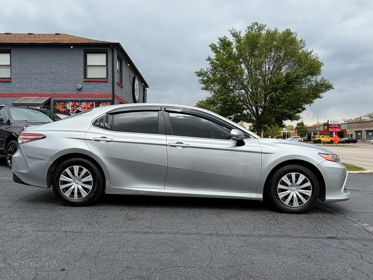Toyota Camry Hybrid LE CVT (Natl) 2021