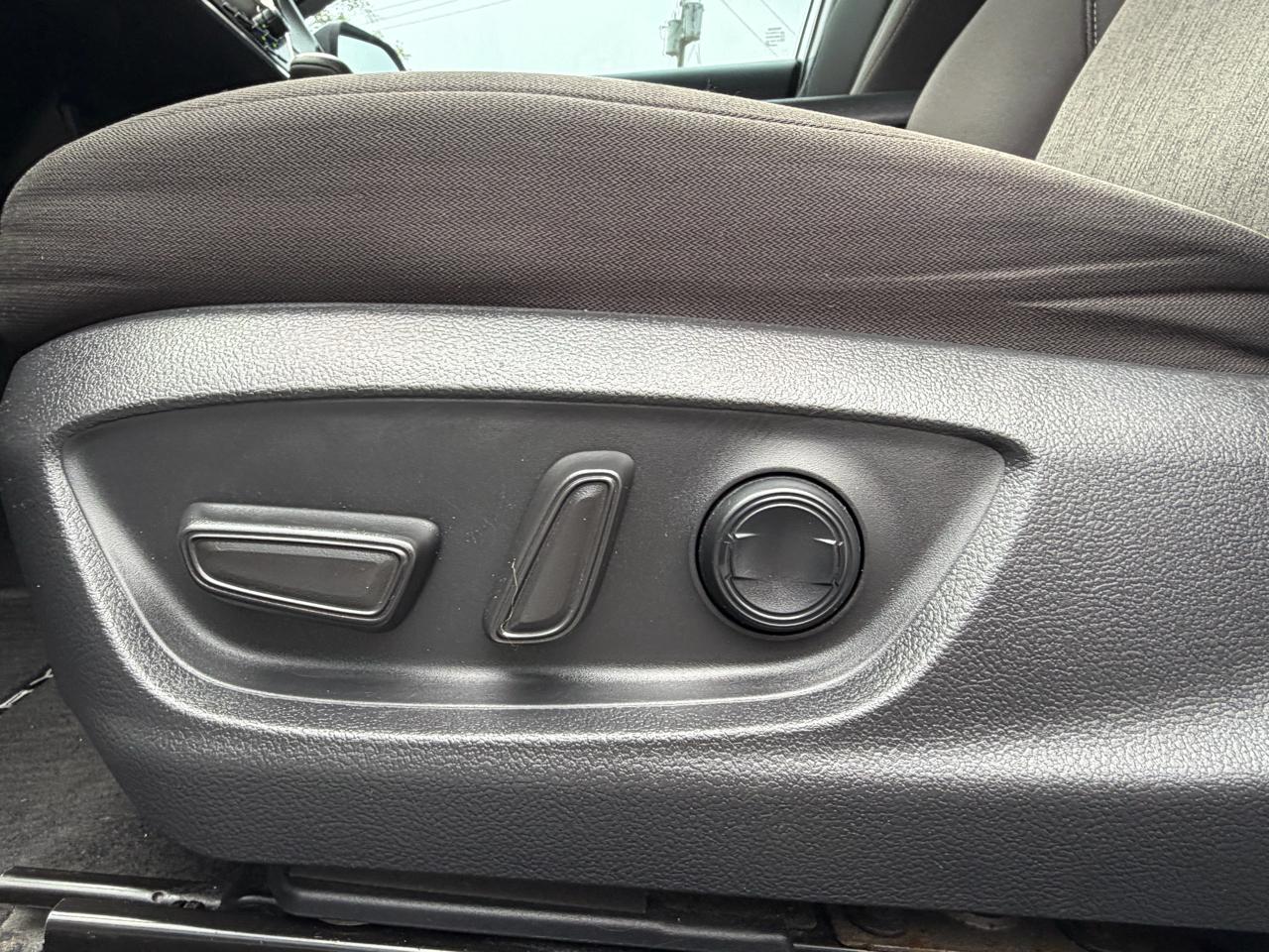 Toyota Camry Hybrid LE CVT (Natl) 2021