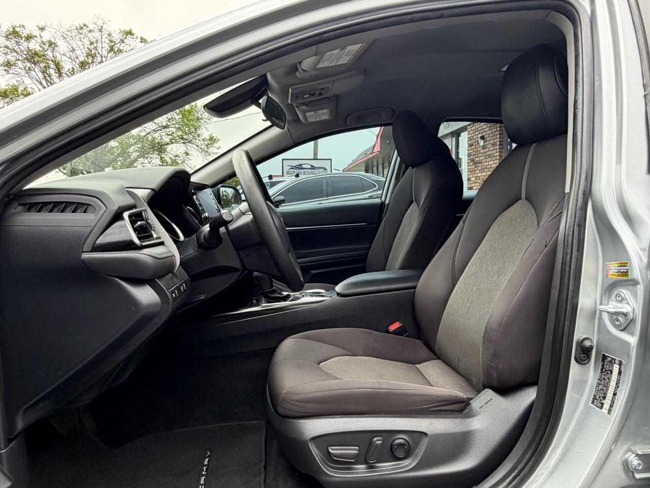 Toyota Camry Hybrid LE CVT (Natl) 2021