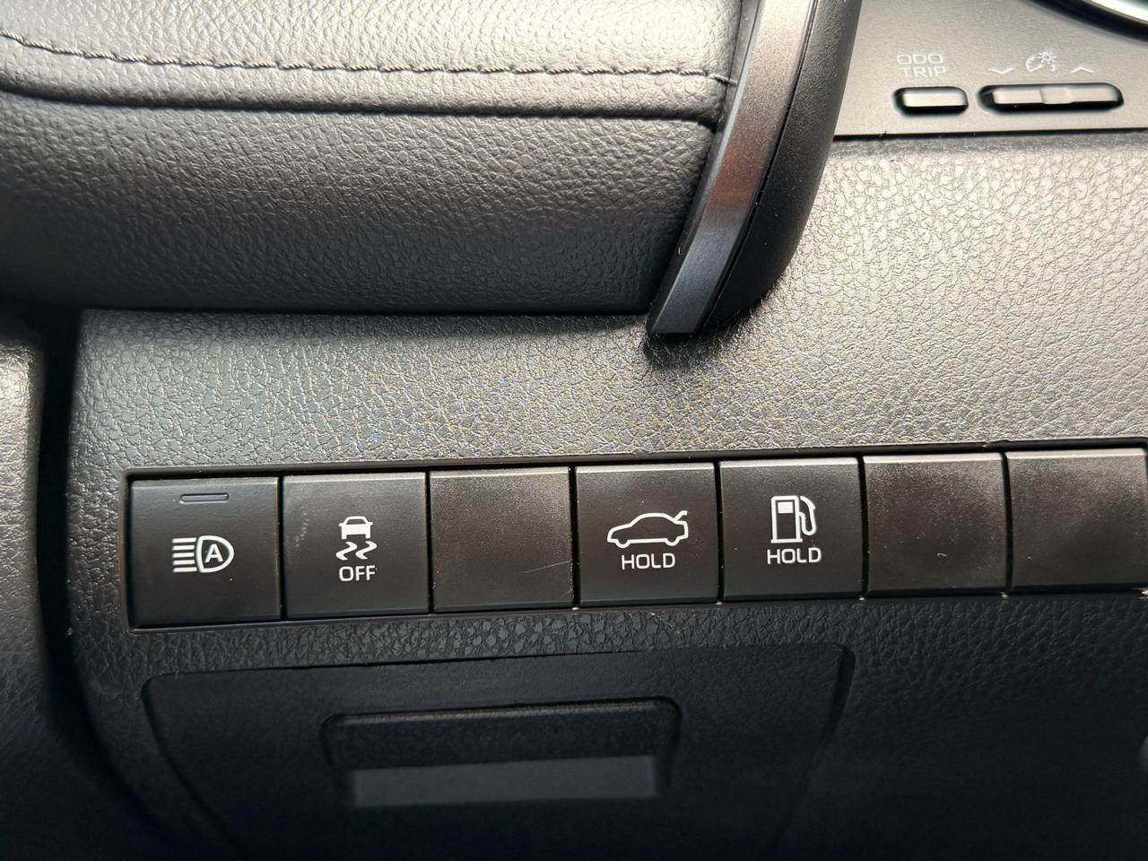 Toyota Camry Hybrid LE CVT (Natl) 2021