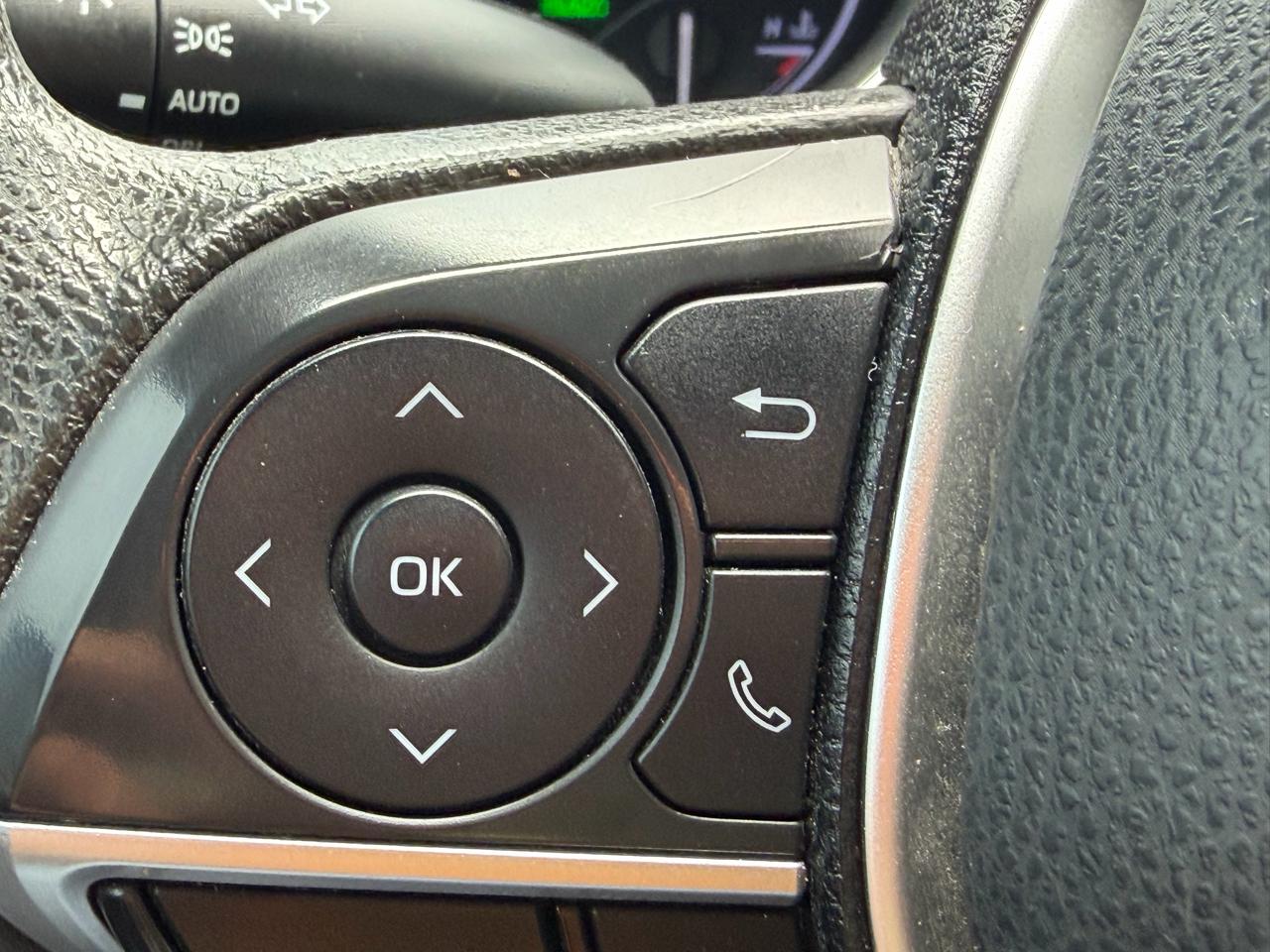 Toyota Camry Hybrid LE CVT (Natl) 2021