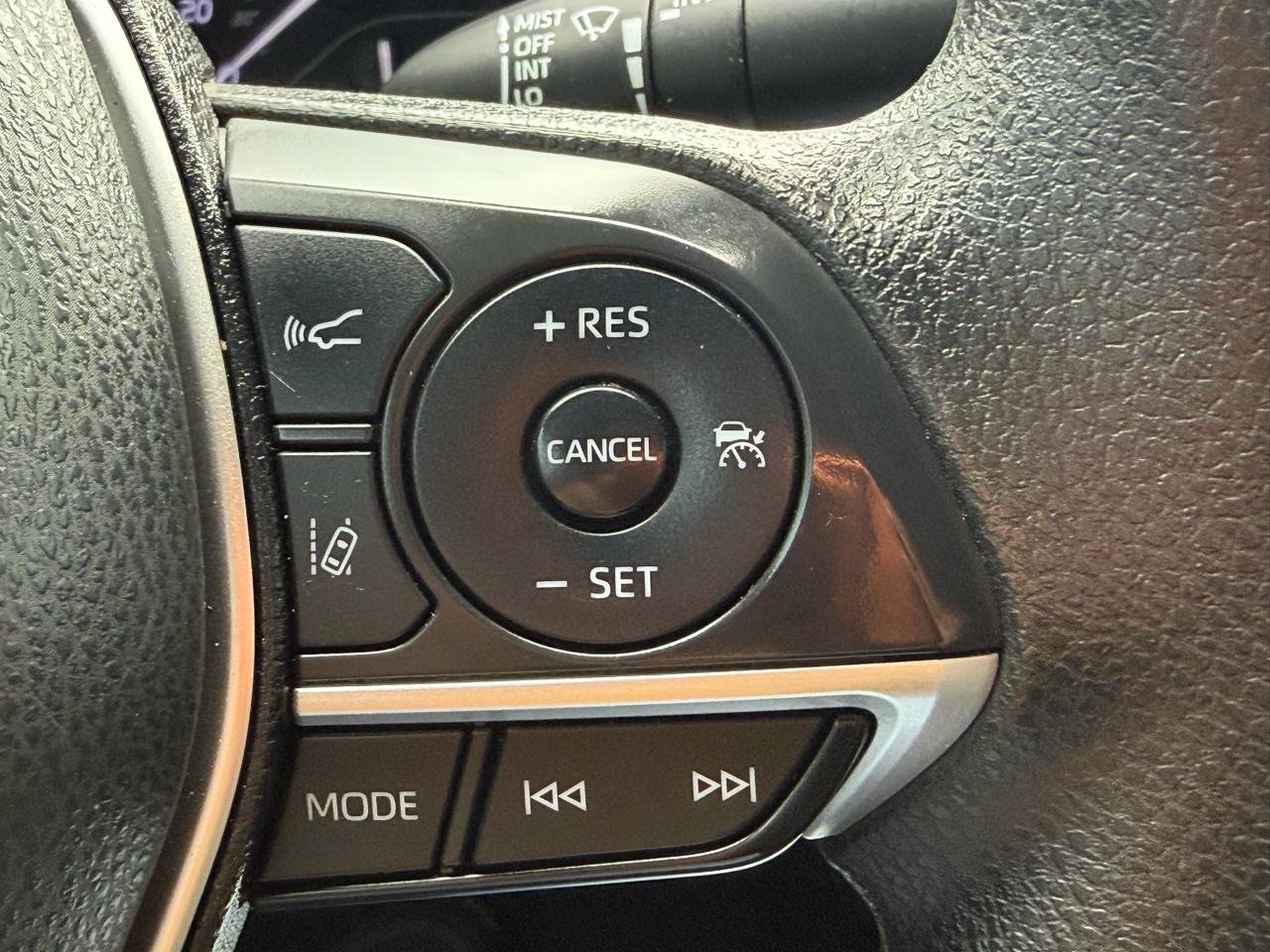 Toyota Camry Hybrid LE CVT (Natl) 2021