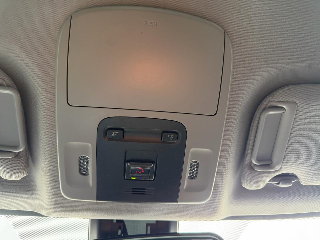 Toyota Camry Hybrid LE CVT (Natl) 2021