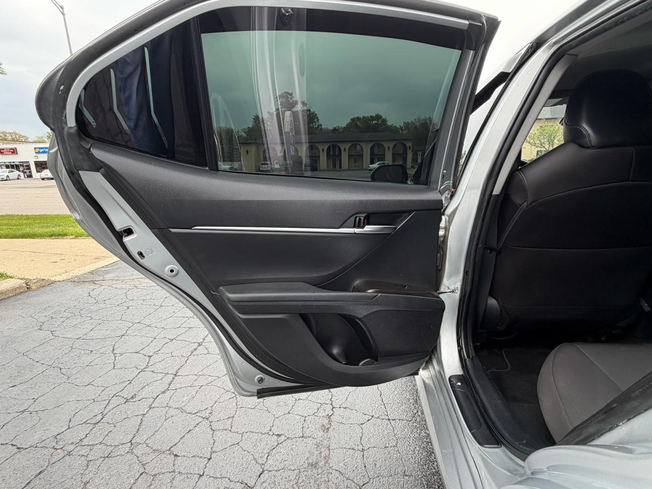 Toyota Camry Hybrid LE CVT (Natl) 2021