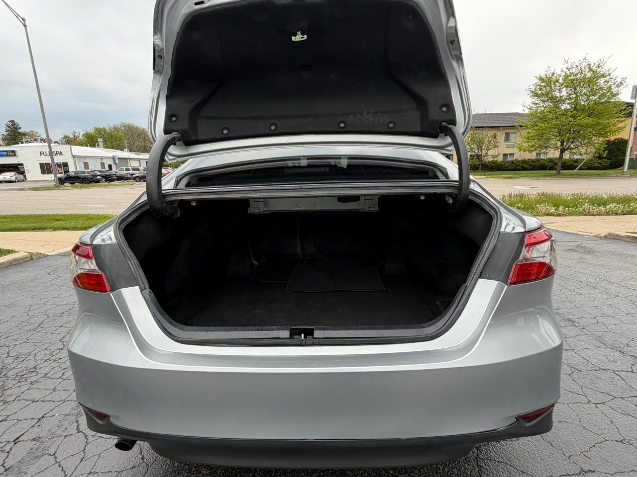 Toyota Camry Hybrid LE CVT (Natl) 2021