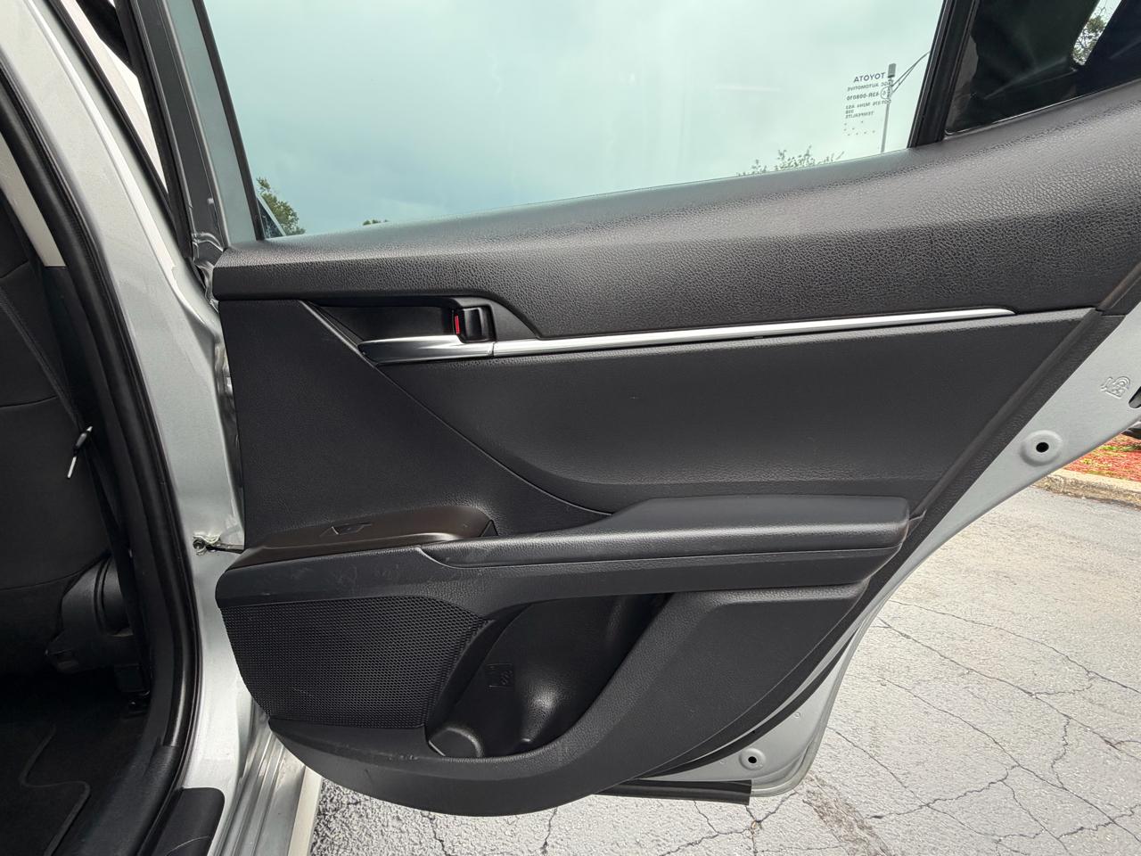 Toyota Camry Hybrid LE CVT (Natl) 2021