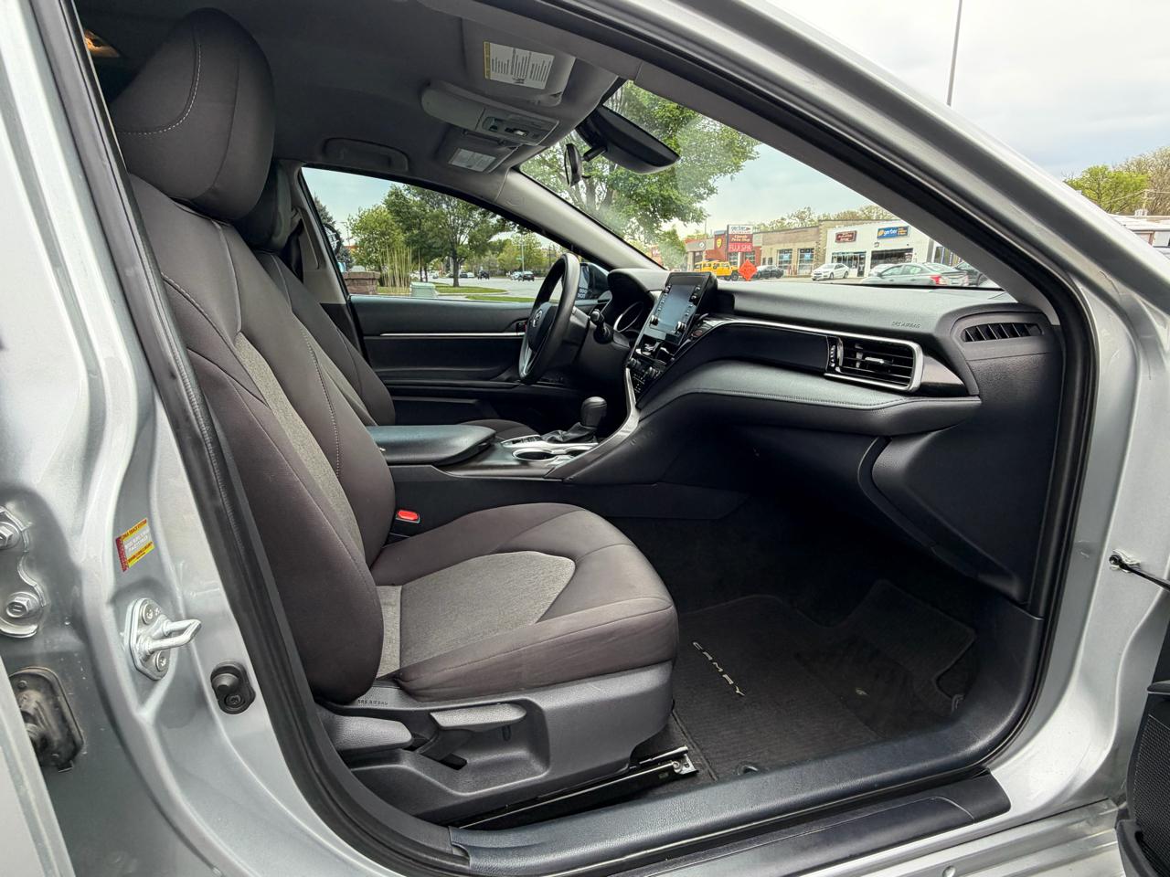 Toyota Camry Hybrid LE CVT (Natl) 2021