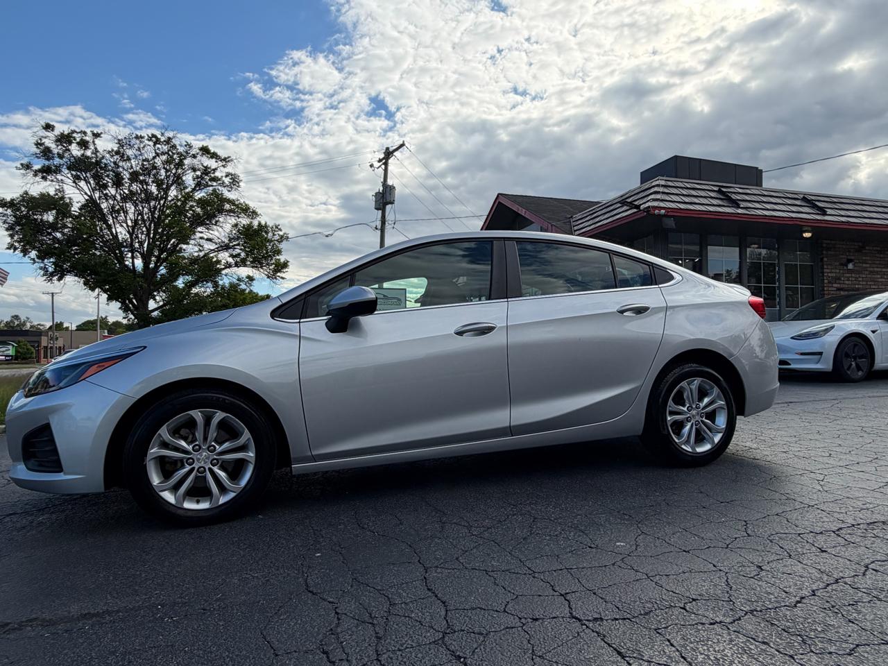 Chevrolet Cruze 4dr Sdn LT 2019