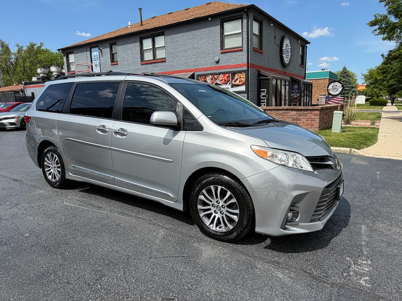 Toyota Sienna XLE Auto Access Seat FWD 7-Passenger (Natl) 2019