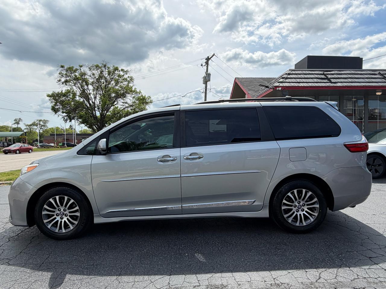 Toyota Sienna XLE Auto Access Seat FWD 7-Passenger (Natl) 2019