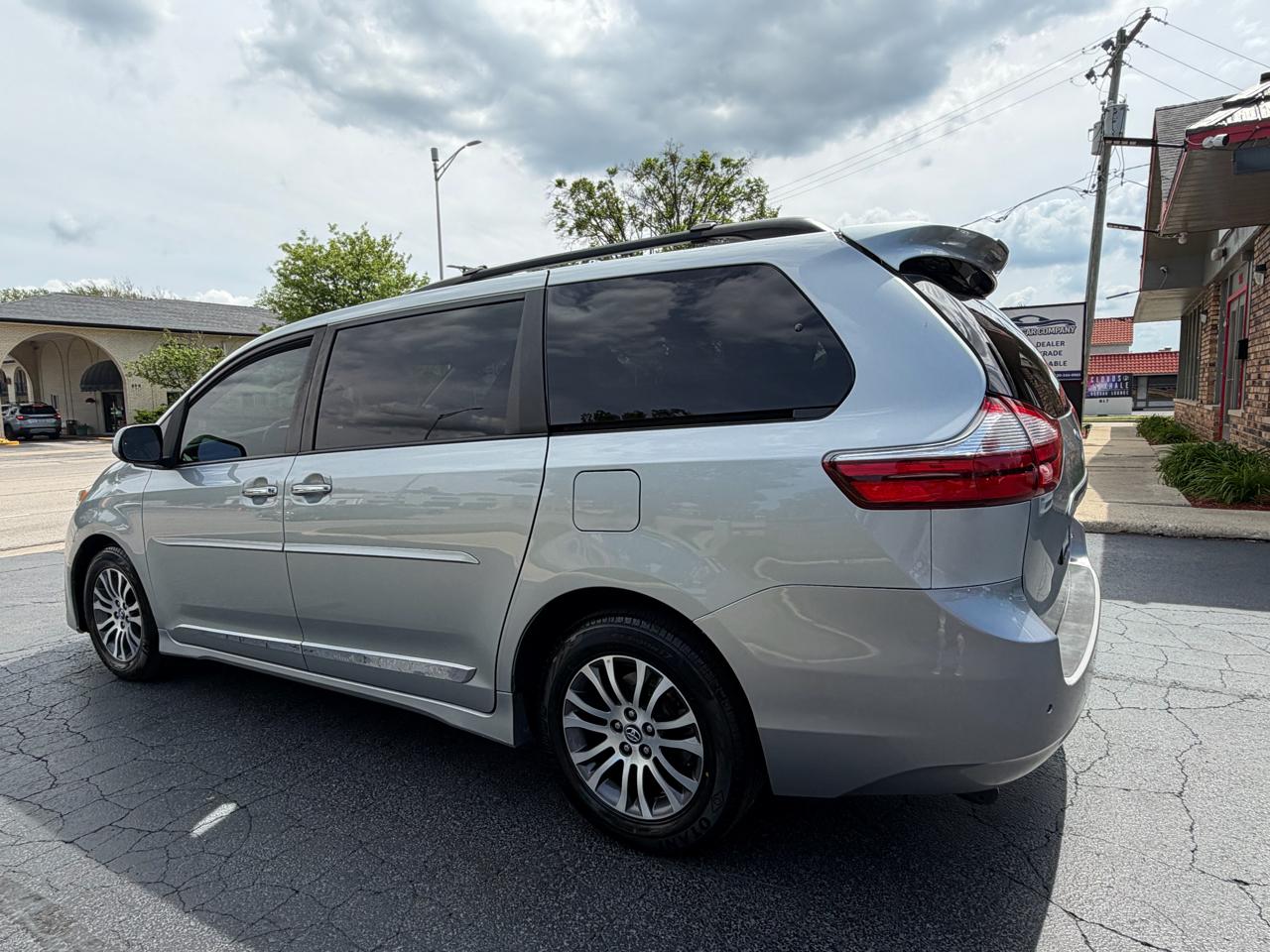 Toyota Sienna XLE Auto Access Seat FWD 7-Passenger (Natl) 2019