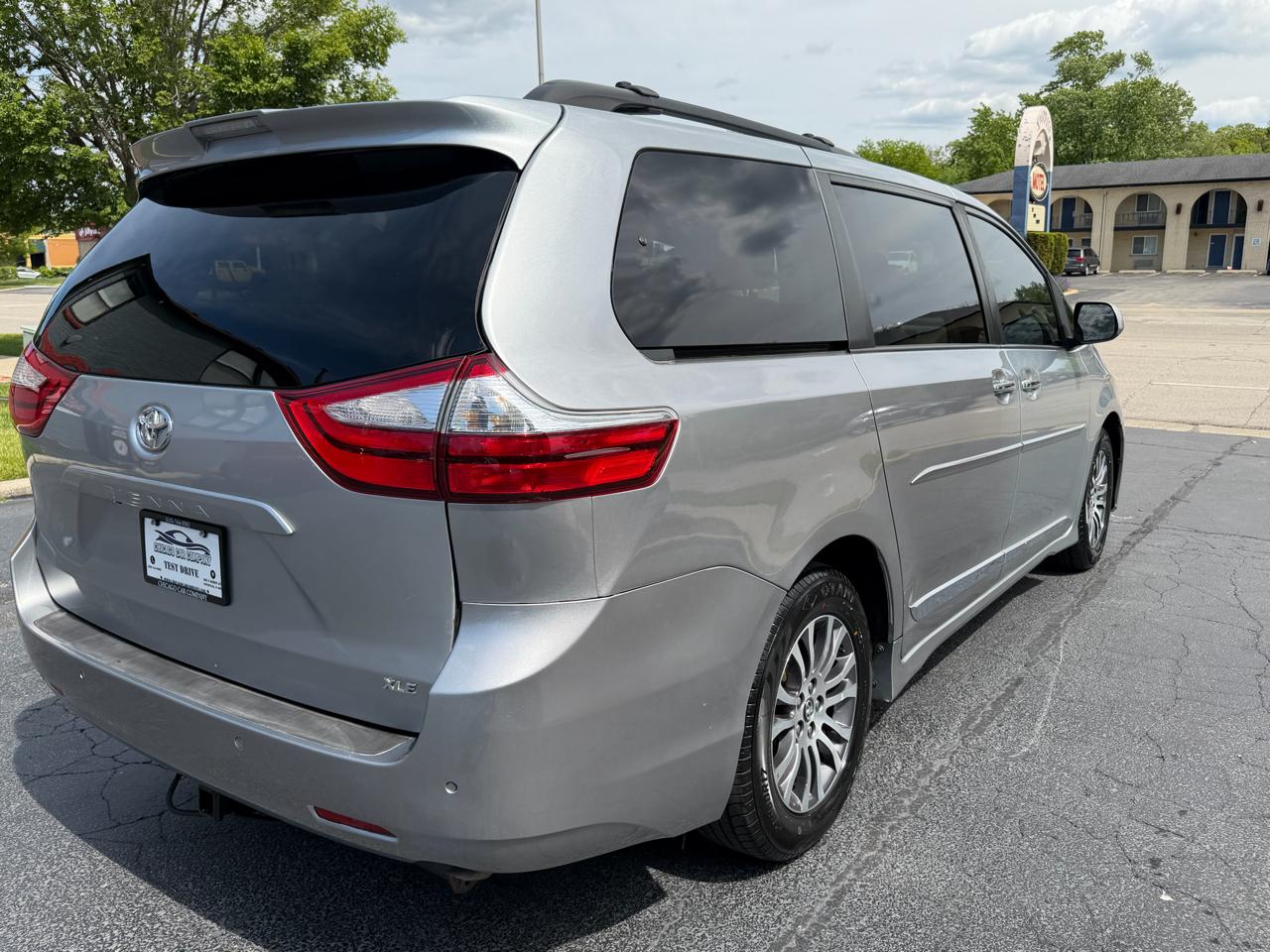 Toyota Sienna XLE Auto Access Seat FWD 7-Passenger (Natl) 2019